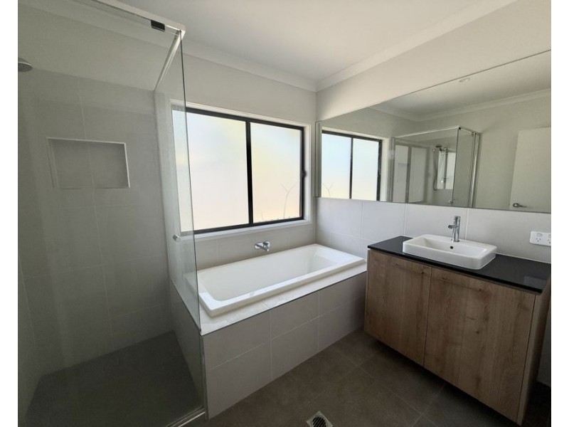 54 Sprite Way, Brassall QLD 4305