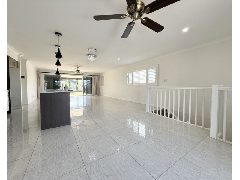 9 Aerial St, Springfield Lakes QLD 4300