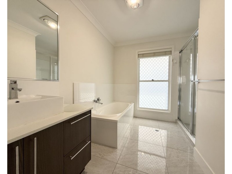 9 Aerial St, Springfield Lakes QLD 4300