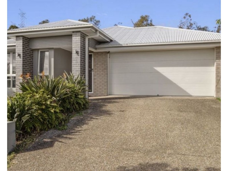 8 Jackson Place, Greenbank QLD 4124