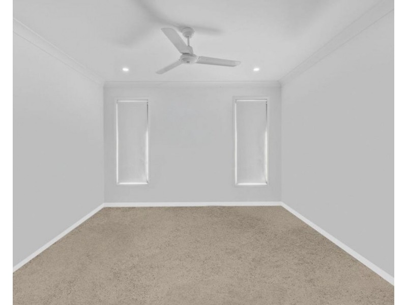 8 Jackson Place, Greenbank QLD 4124