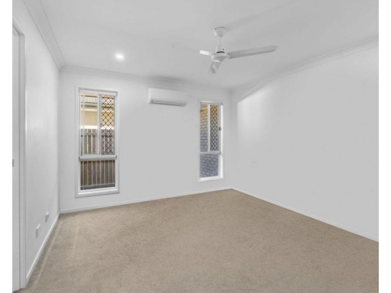 8 Jackson Place, Greenbank QLD 4124