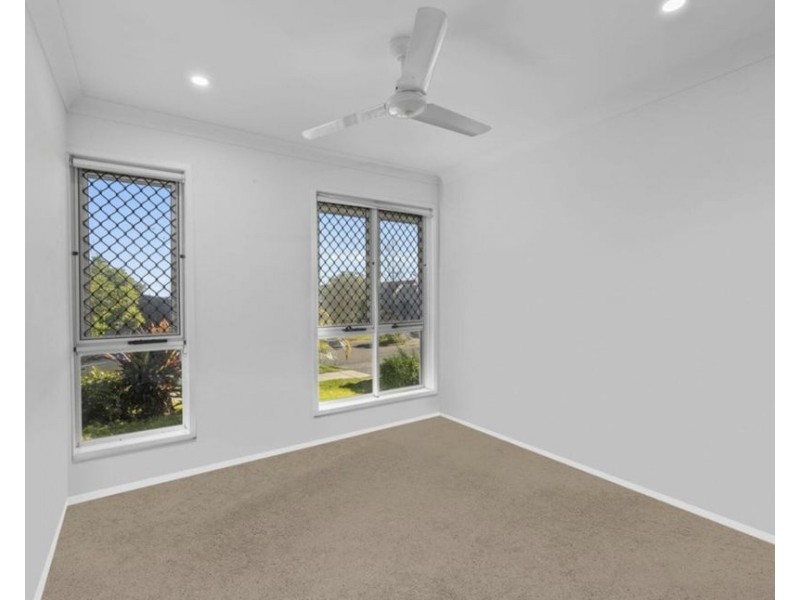 8 Jackson Place, Greenbank QLD 4124