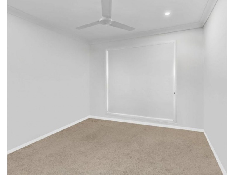 8 Jackson Place, Greenbank QLD 4124