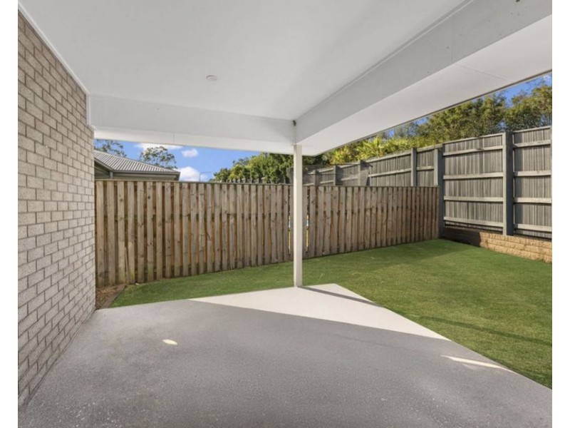 8 Jackson Place, Greenbank QLD 4124