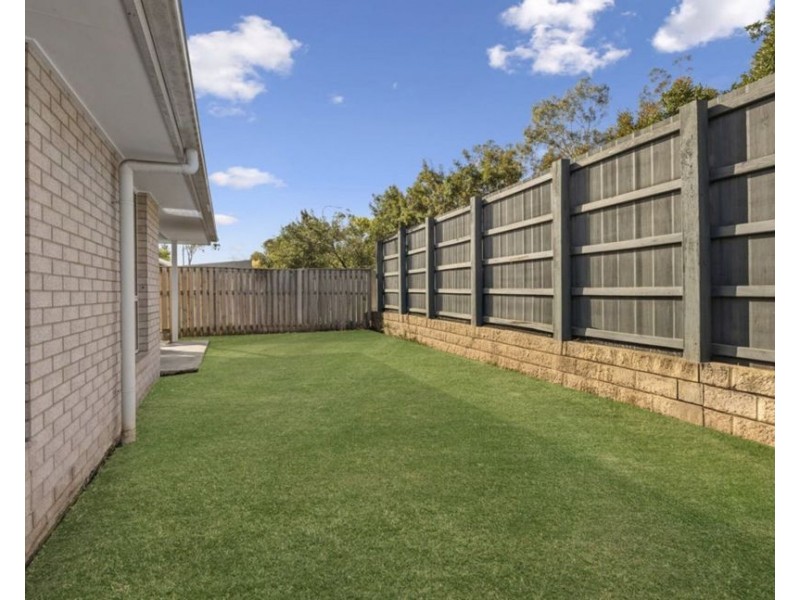 8 Jackson Place, Greenbank QLD 4124