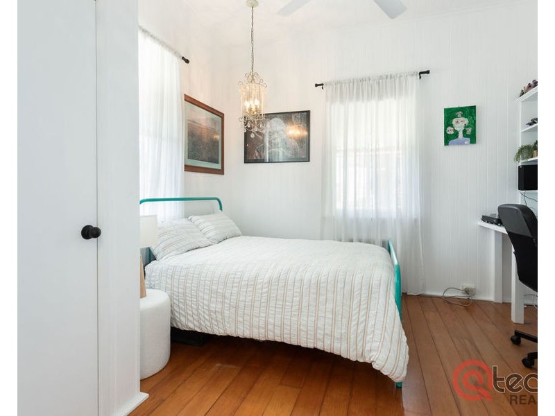 21 Walsh Street, Newtown QLD 4305