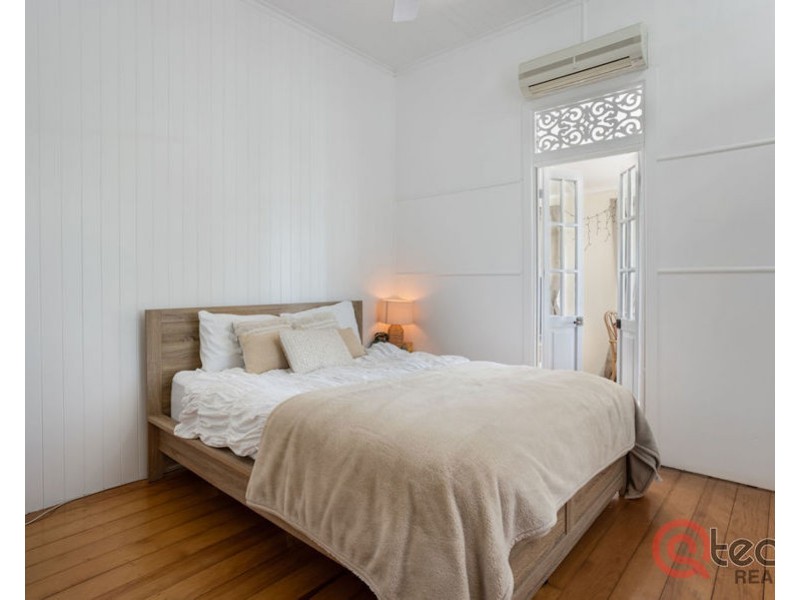 21 Walsh Street, Newtown QLD 4305