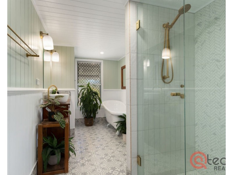 21 Walsh Street, Newtown QLD 4305