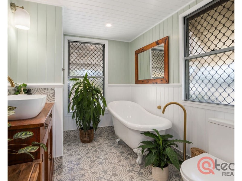 21 Walsh Street, Newtown QLD 4305
