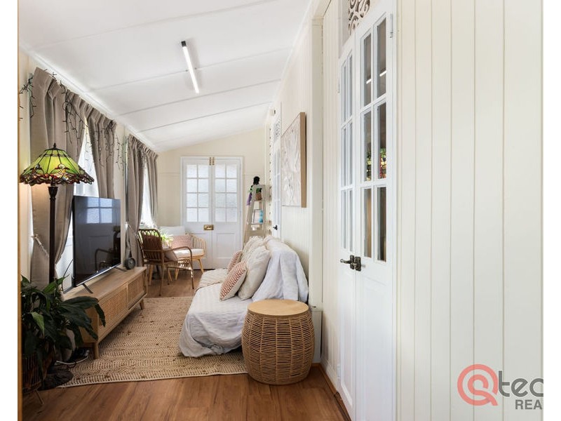 21 Walsh Street, Newtown QLD 4305
