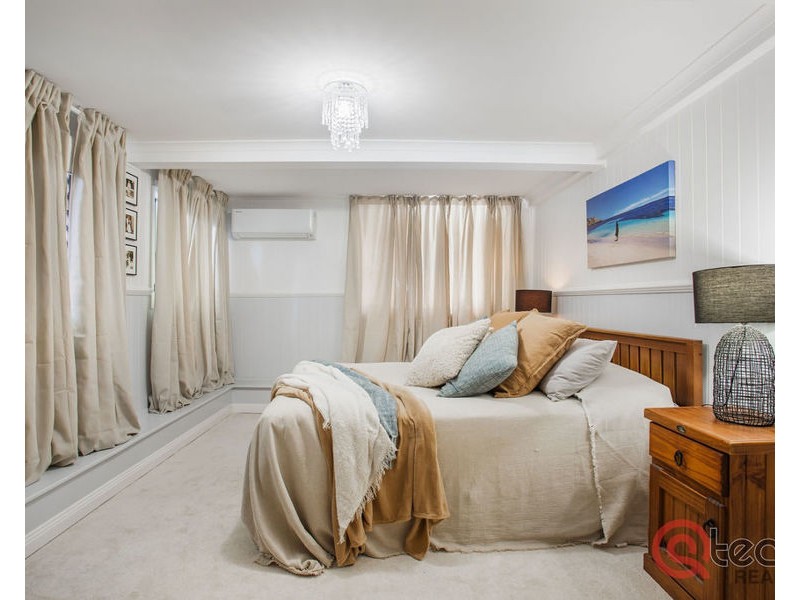 21 Walsh Street, Newtown QLD 4305