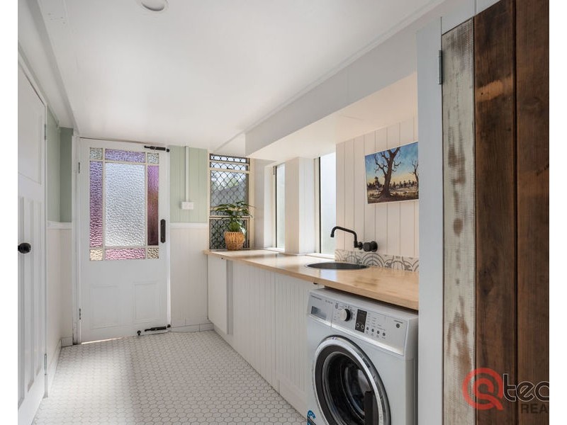 21 Walsh Street, Newtown QLD 4305