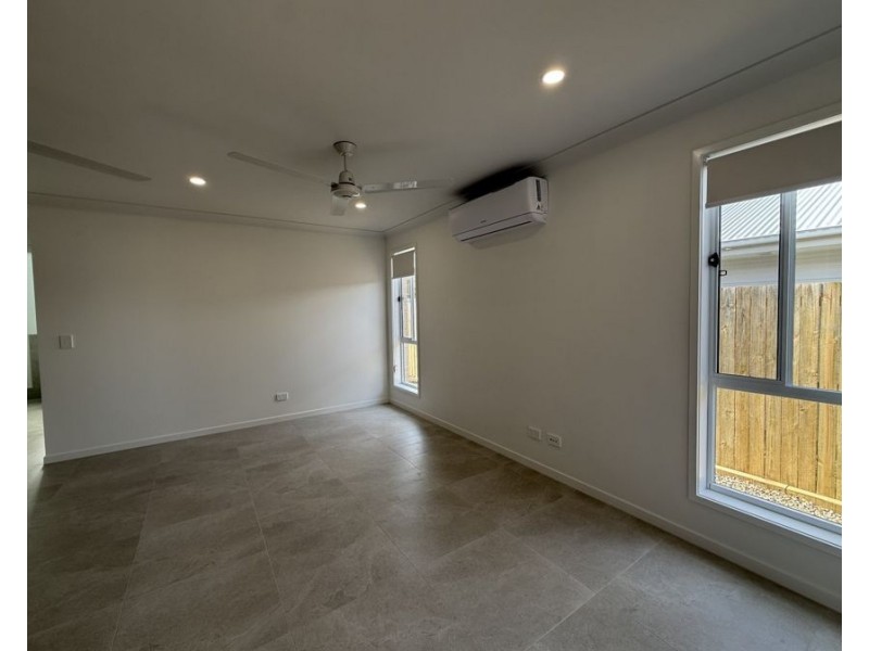 2/2 Merlot Ct, Logan Reserve QLD 4133