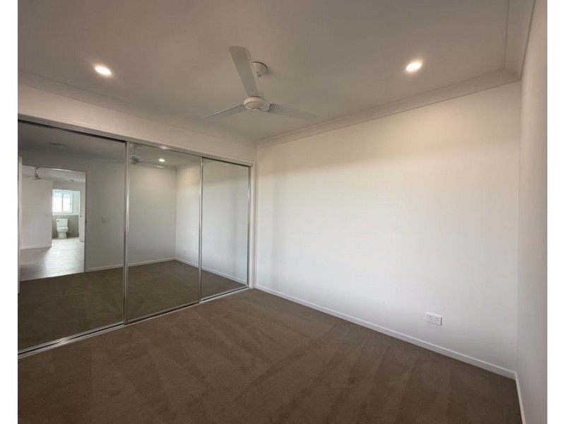 2/2 Merlot Ct, Logan Reserve QLD 4133