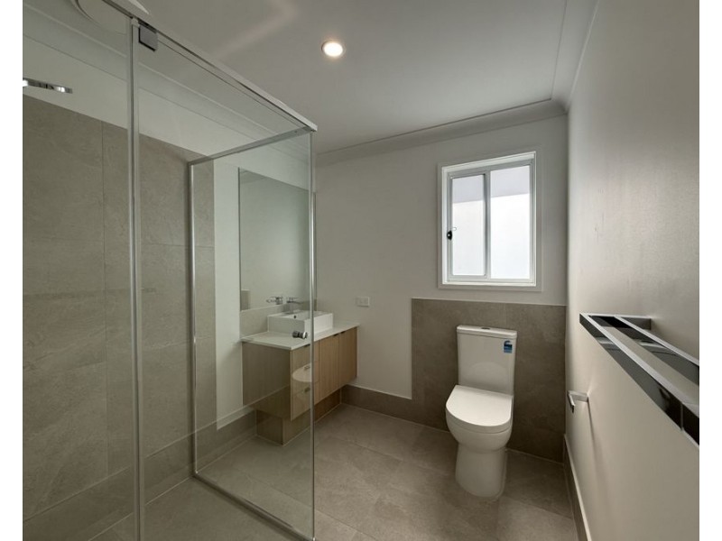 2/2 Merlot Ct, Logan Reserve QLD 4133