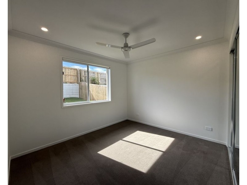 2/2 Merlot Ct, Logan Reserve QLD 4133