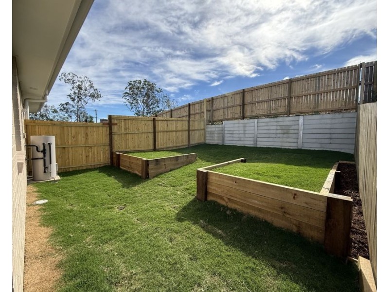 2/2 Merlot Ct, Logan Reserve QLD 4133