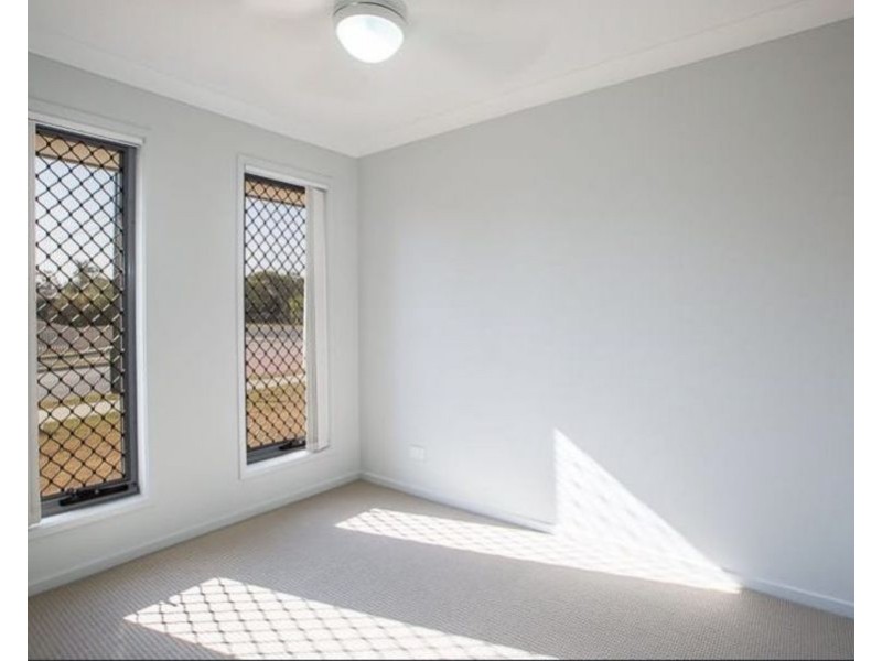1/2 Conifer Ave, Brassall QLD 4305