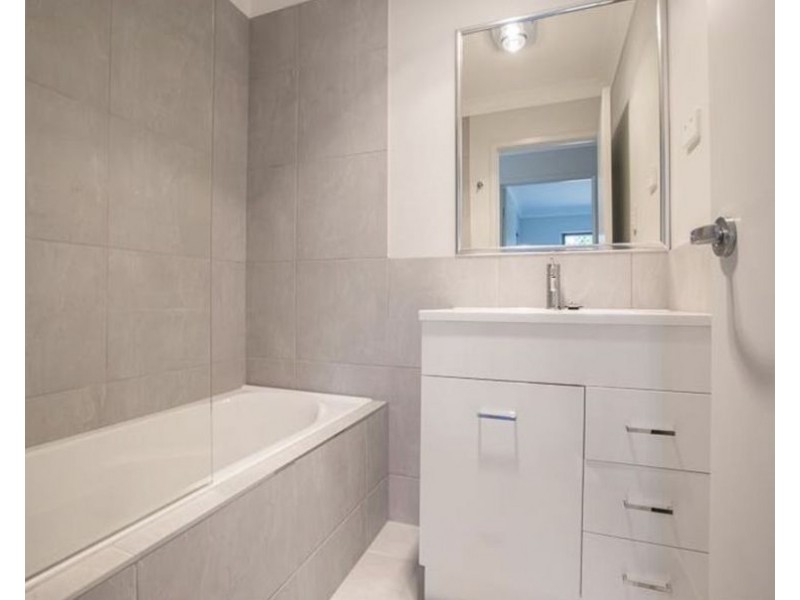 1/2 Conifer Ave, Brassall QLD 4305