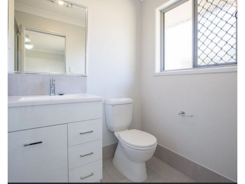 1/2 Conifer Ave, Brassall QLD 4305