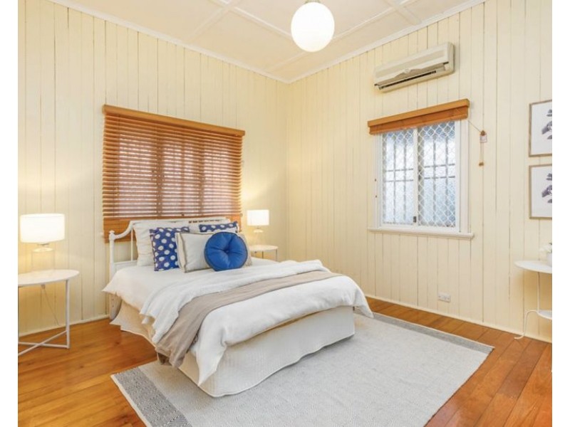 10 Chelmsford Avenue, Ipswich QLD 4305