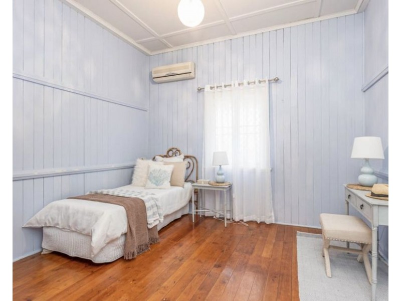 10 Chelmsford Avenue, Ipswich QLD 4305