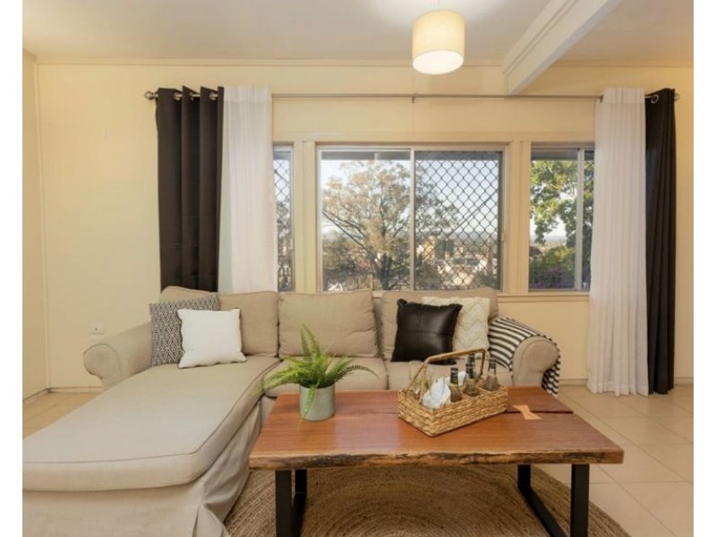 10 Chelmsford Avenue, Ipswich QLD 4305