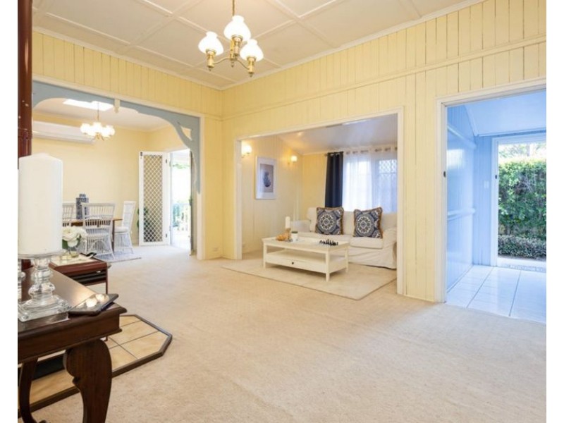 10 Chelmsford Avenue, Ipswich QLD 4305
