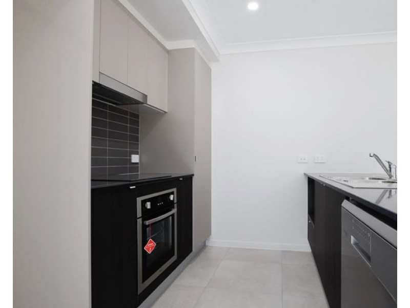 41 Wright Crescent, Flinders View QLD 4305