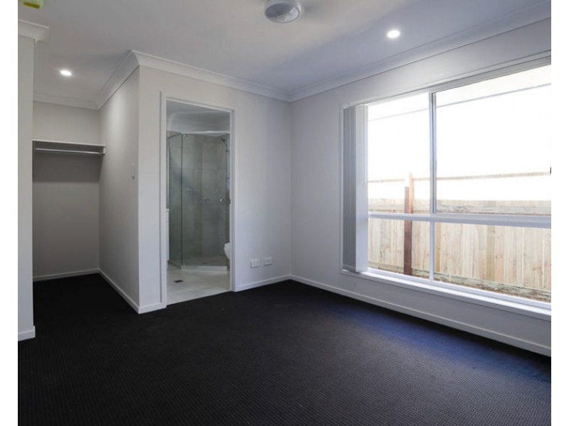 41 Wright Crescent, Flinders View QLD 4305