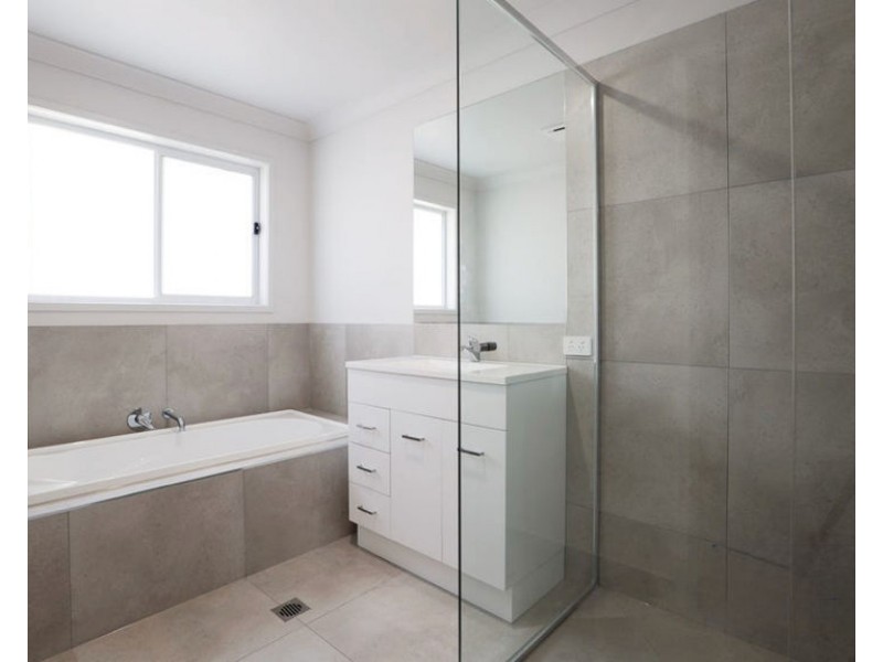 41 Wright Crescent, Flinders View QLD 4305