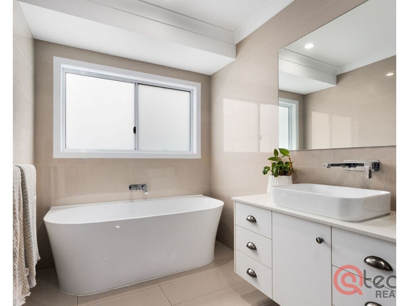 3 Walsh Street, Newtown QLD 4305