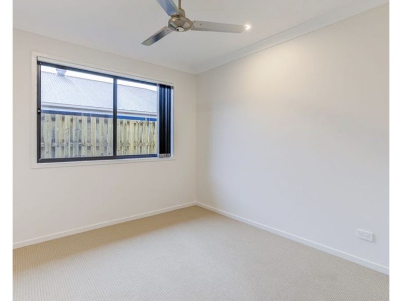 42 Bloomfield Ave, Park Ridge QLD 4125