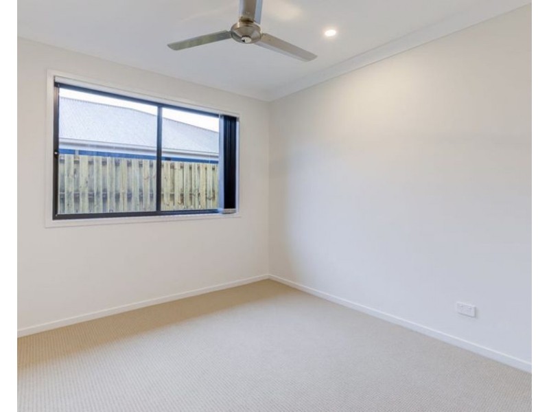42 Bloomfield Ave, Park Ridge QLD 4125