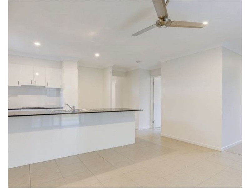 42 Bloomfield Ave, Park Ridge QLD 4125