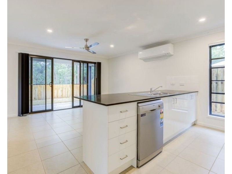42 Bloomfield Ave, Park Ridge QLD 4125