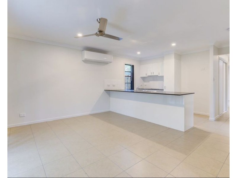 42 Bloomfield Ave, Park Ridge QLD 4125