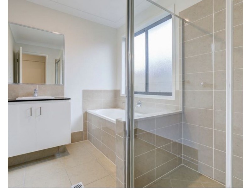42 Bloomfield Ave, Park Ridge QLD 4125