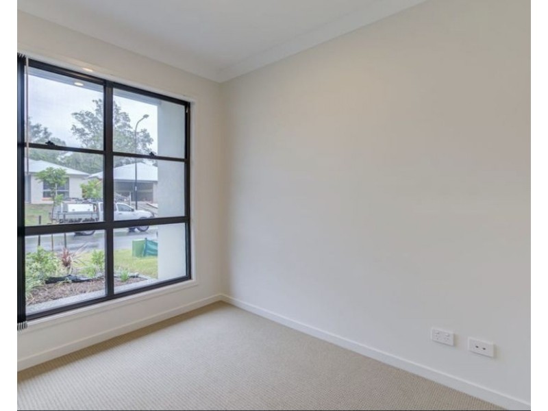 42 Bloomfield Ave, Park Ridge QLD 4125