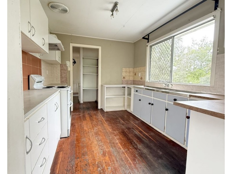4 Chuwar Street, Brassall QLD 4305