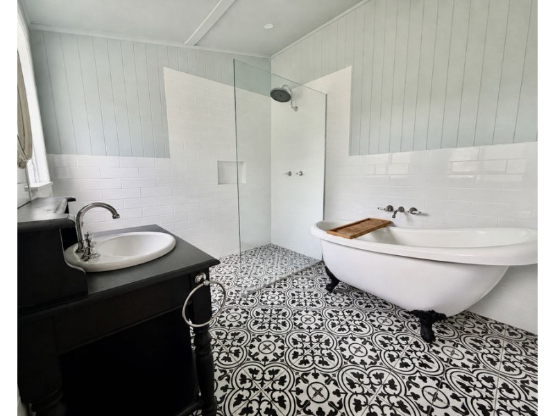 12 North St, North Ipswich QLD 4305