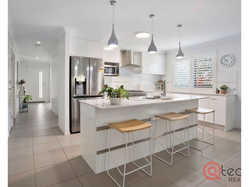 2 Sovereign Drive, Deebing Heights QLD 4306