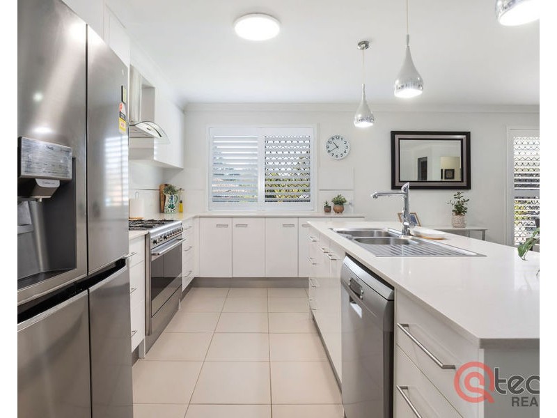 2 Sovereign Drive, Deebing Heights QLD 4306
