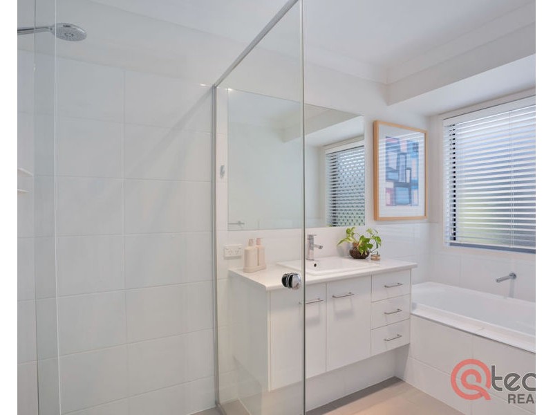 2 Sovereign Drive, Deebing Heights QLD 4306