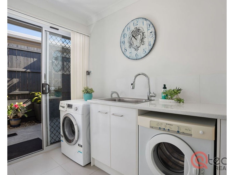 2 Sovereign Drive, Deebing Heights QLD 4306