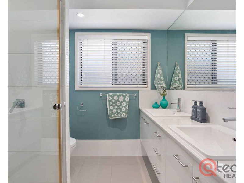 2 Sovereign Drive, Deebing Heights QLD 4306