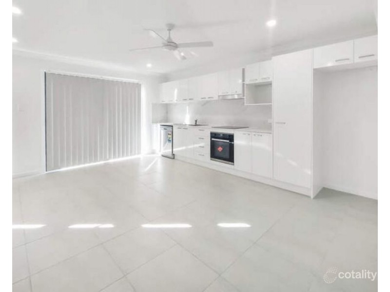 1/8 Regatta Cct, Burpengary QLD 4505