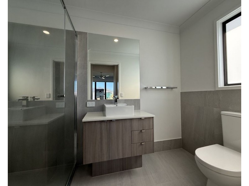 1/1 Syrah St, Logan Reserve QLD 4133