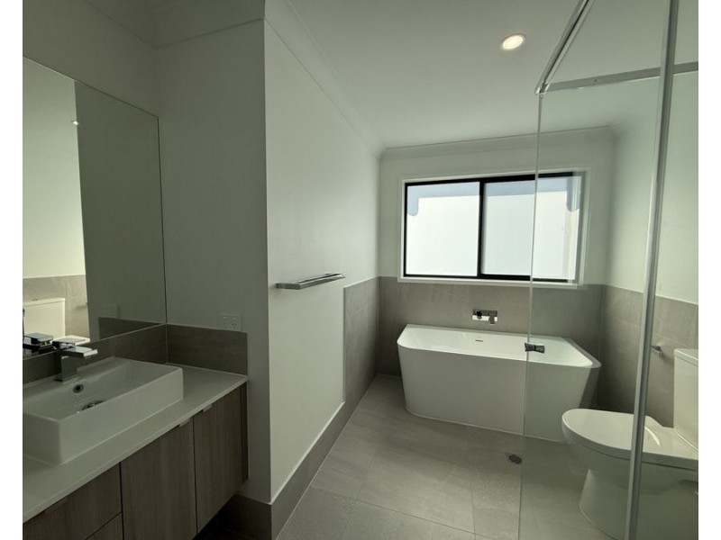 1/1 Syrah St, Logan Reserve QLD 4133